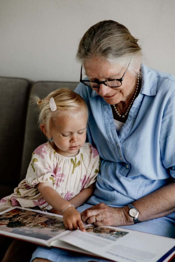 Fotoshoot van een oppasdag bij oma