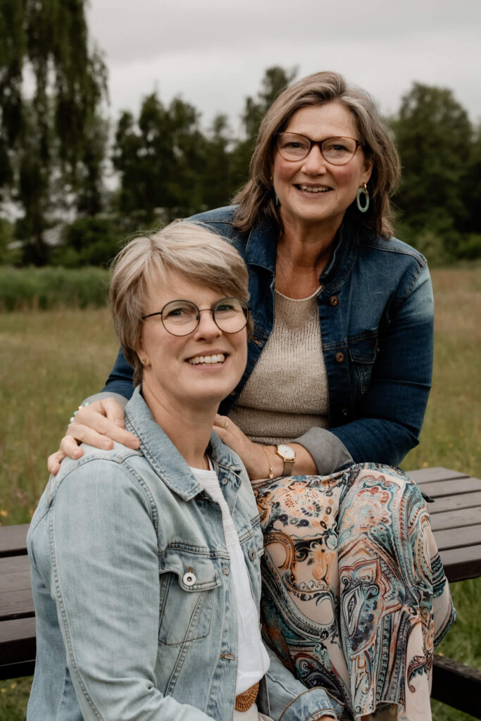 Generatiefoto met twee zussen