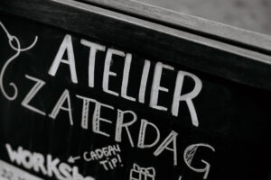 Brandingfotografie voor creatief ondernemer Julië in haar winkel Atelier Zaterdag